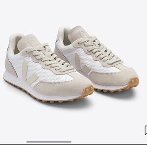 Veja Rio Branco Sneaker size 8 good used condition No major flaws Smoke pet free